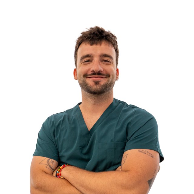 Frank González, Fisioterapeuta general y neurológico · Clínica Apolo